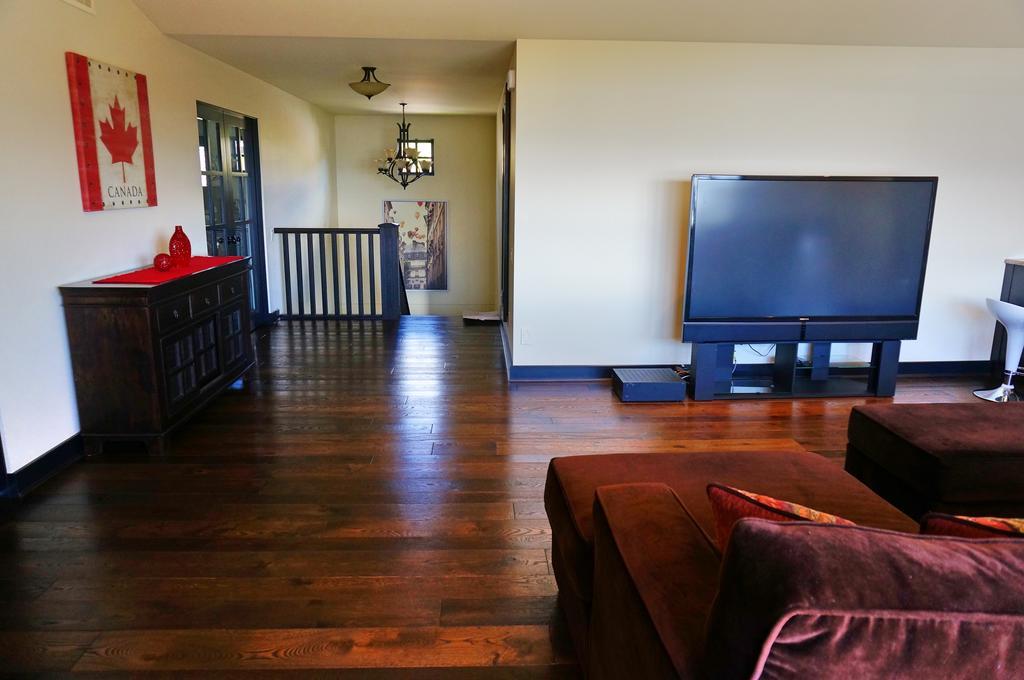 Mission Hill Lake View Villa West Kelowna Exterior photo